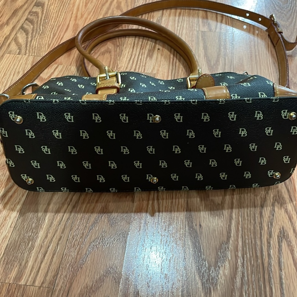 Dooney & Bourke brown and tan logo shoulder bag - Picture 5 of 11